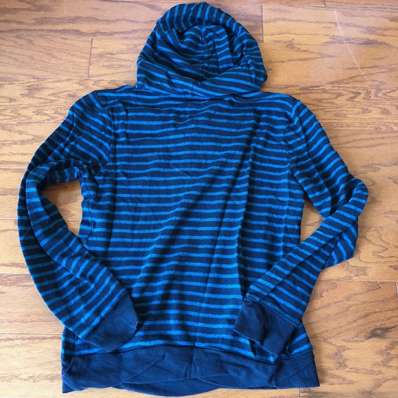 ๐
ก๐
๐
ง๐
จ ออStriped Surfer Hoodie - Picture 2 of 6
